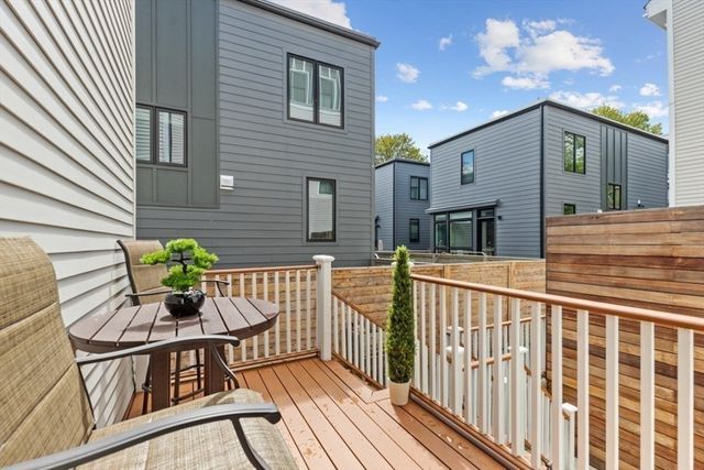 160 Norfolk St A, Cambridge, MA 02139