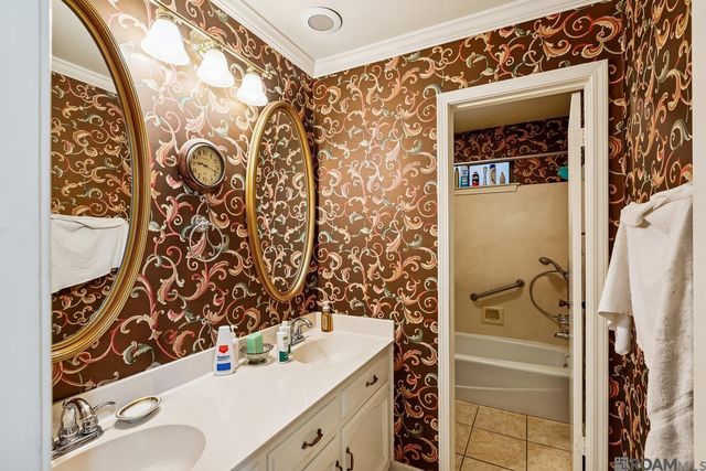 927 Bourbon Ave, Baton Rouge, LA 70808