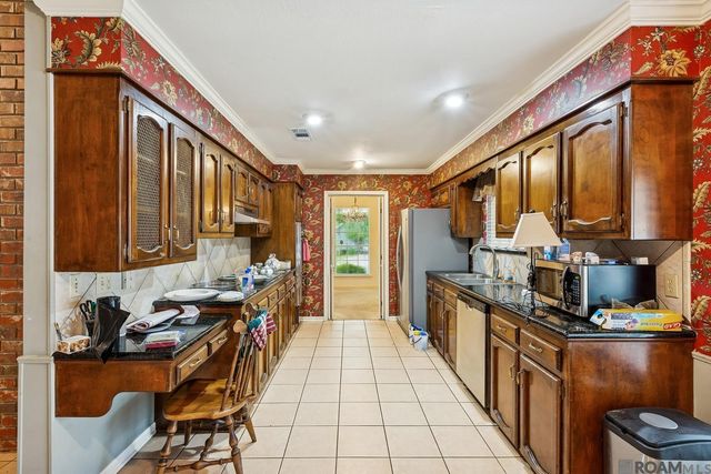 927 Bourbon Ave, Baton Rouge, LA 70808