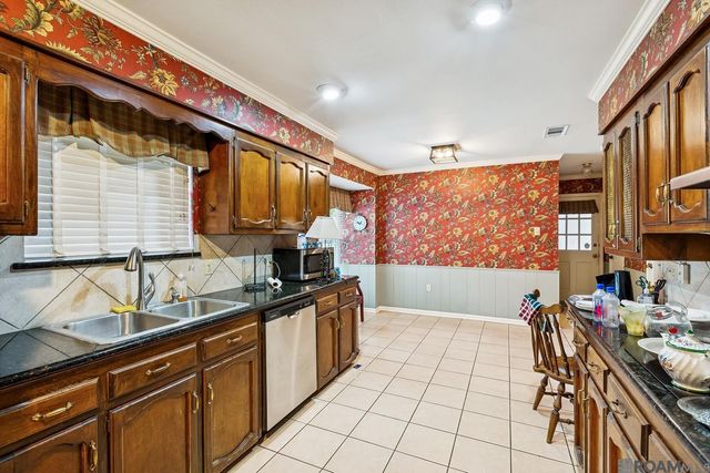 927 Bourbon Ave, Baton Rouge, LA 70808