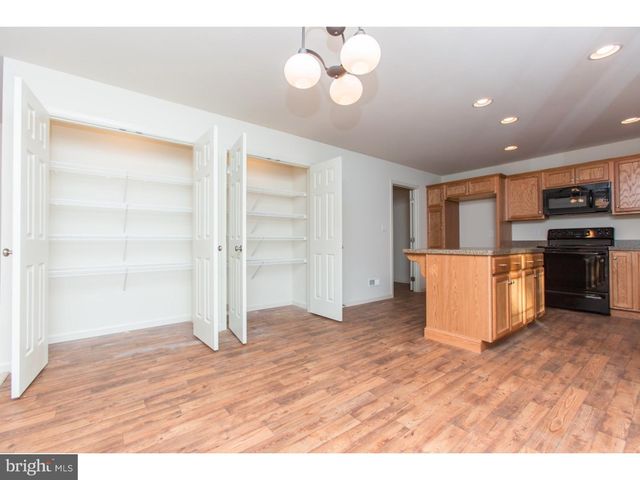 233 W WOODVIEW RD, West Grove, PA 19390
