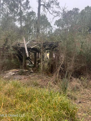 121 Pinecone Street, Pass Christian, MS 39571