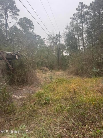 121 Pinecone Street, Pass Christian, MS 39571