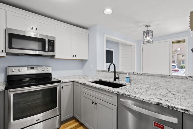 4 Clinton Court, Merrimack, NH 03054