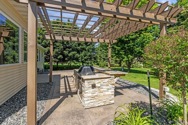 N1421 MEADOW PARK DRIVE, Greenville, WI 54942