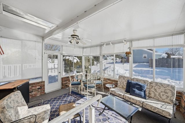 144 River Rd, Agawam, MA 01001