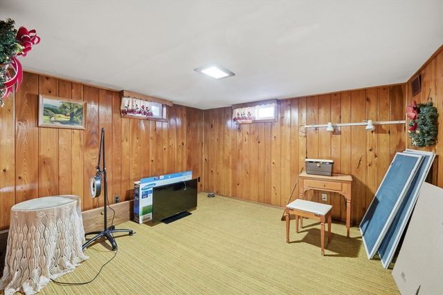 144 River Rd, Agawam, MA 01001