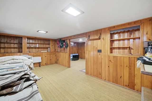 144 River Rd, Agawam, MA 01001