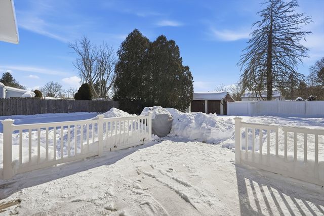 144 River Rd, Agawam, MA 01001