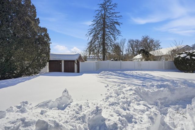 144 River Rd, Agawam, MA 01001