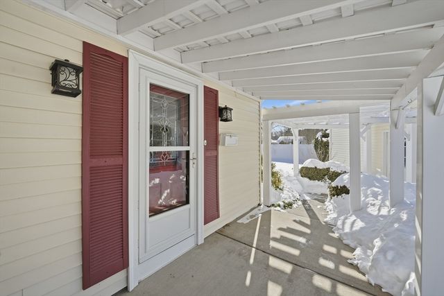 144 River Rd, Agawam, MA 01001