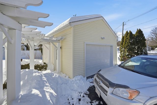 144 River Rd, Agawam, MA 01001