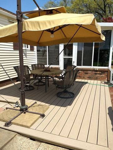 144 River Rd, Agawam, MA 01001