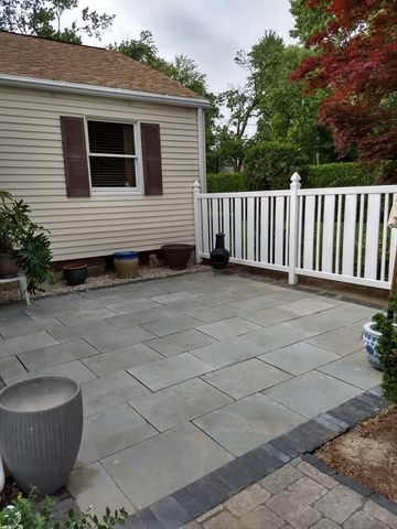 144 River Rd, Agawam, MA 01001