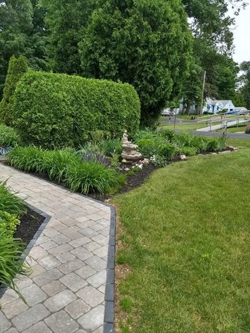 144 River Rd, Agawam, MA 01001