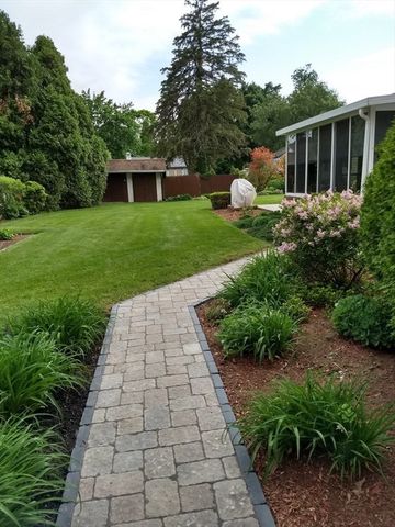 144 River Rd, Agawam, MA 01001