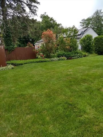 144 River Rd, Agawam, MA 01001