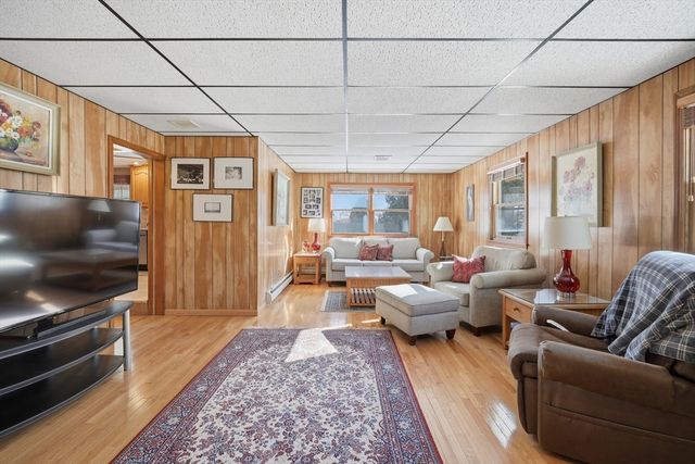 144 River Rd, Agawam, MA 01001