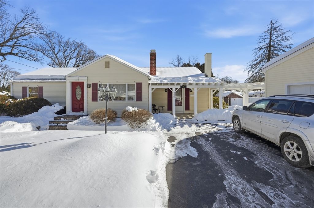 144 River Rd, Agawam, MA 01001