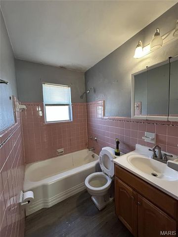 615 Tesmore Place, St Louis, MO 63135