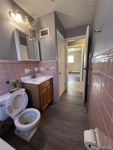 615 Tesmore Place, St Louis, MO 63135