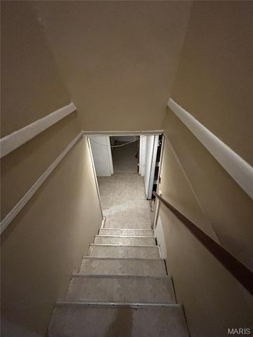 615 Tesmore Place, St Louis, MO 63135