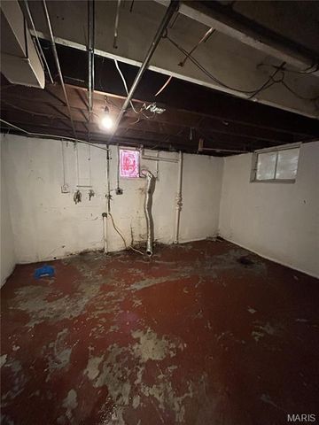 615 Tesmore Place, St Louis, MO 63135