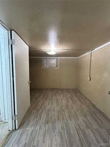 615 Tesmore Place, St Louis, MO 63135