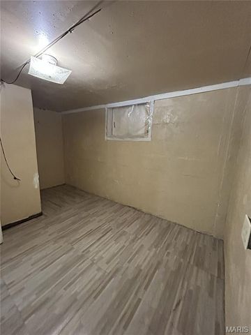 615 Tesmore Place, St Louis, MO 63135