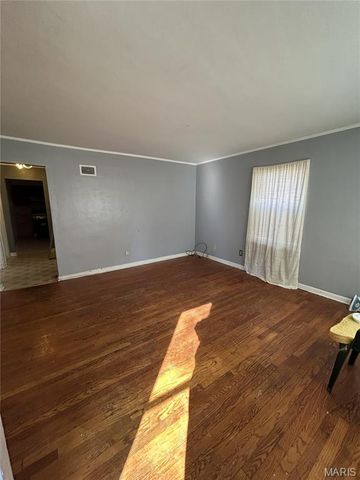 615 Tesmore Place, St Louis, MO 63135