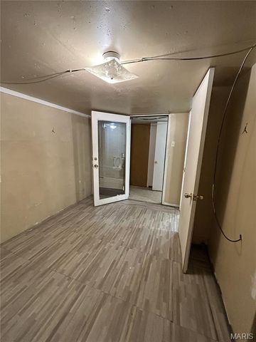 615 Tesmore Place, St Louis, MO 63135