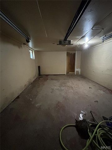 615 Tesmore Place, St Louis, MO 63135