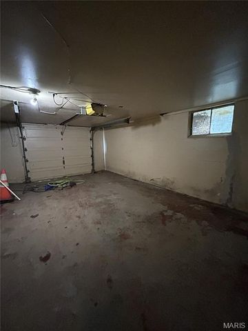 615 Tesmore Place, St Louis, MO 63135