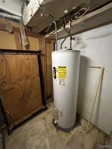 615 Tesmore Place, St Louis, MO 63135