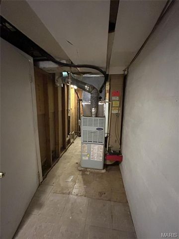 615 Tesmore Place, St Louis, MO 63135