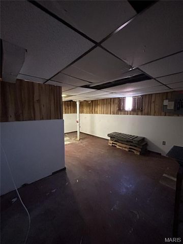 615 Tesmore Place, St Louis, MO 63135