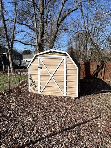 615 Tesmore Place, St Louis, MO 63135