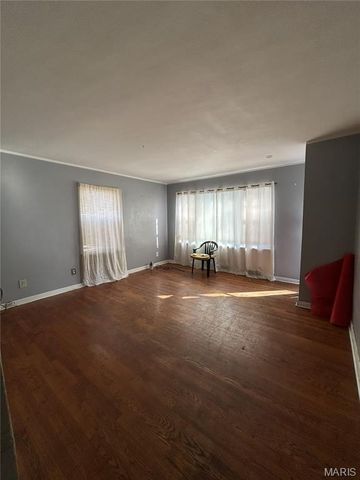 615 Tesmore Place, St Louis, MO 63135