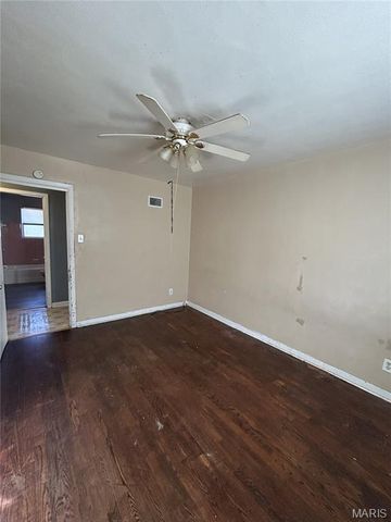 615 Tesmore Place, St Louis, MO 63135