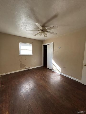 615 Tesmore Place, St Louis, MO 63135