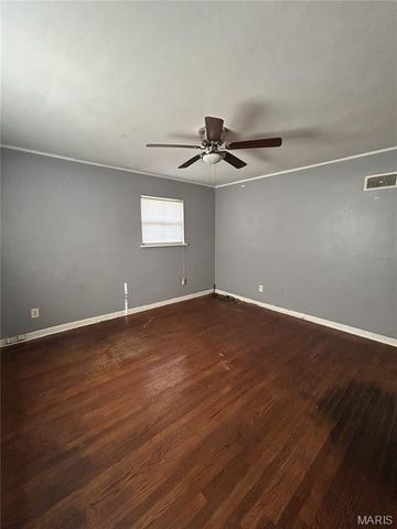 615 Tesmore Place, St Louis, MO 63135