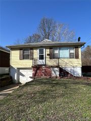 615 Tesmore Place, St Louis, MO 63135