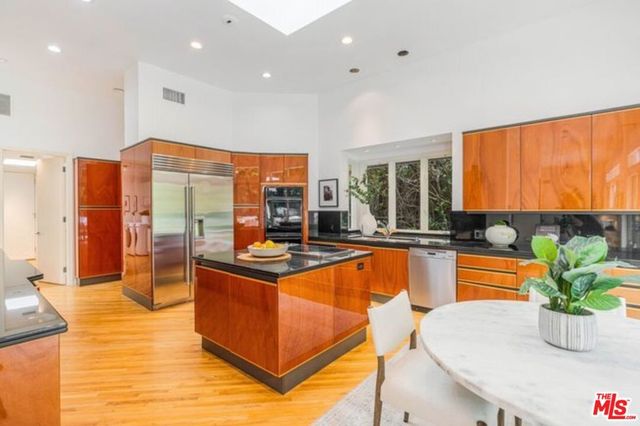 816 N Kenter Avenue, Los Angeles, CA 90049