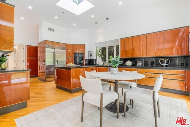 816 N Kenter Avenue, Los Angeles, CA 90049