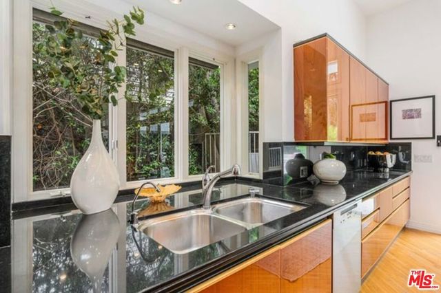 816 N Kenter Avenue, Los Angeles, CA 90049