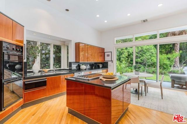 816 N Kenter Avenue, Los Angeles, CA 90049