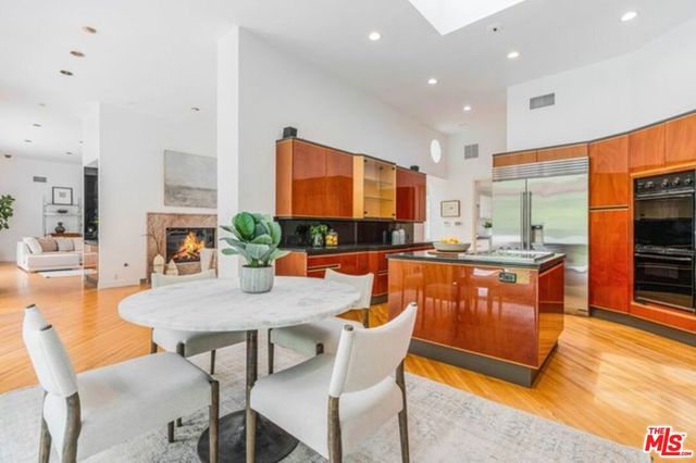 816 N Kenter Avenue, Los Angeles, CA 90049