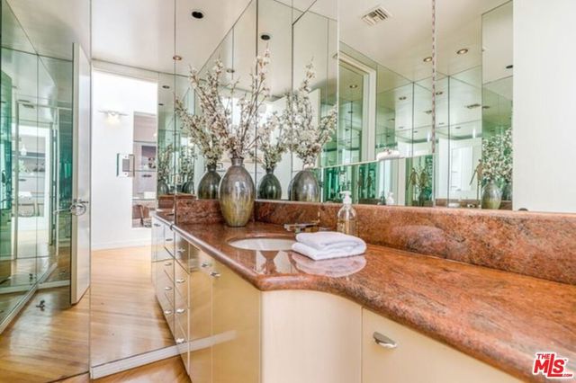 816 N Kenter Avenue, Los Angeles, CA 90049