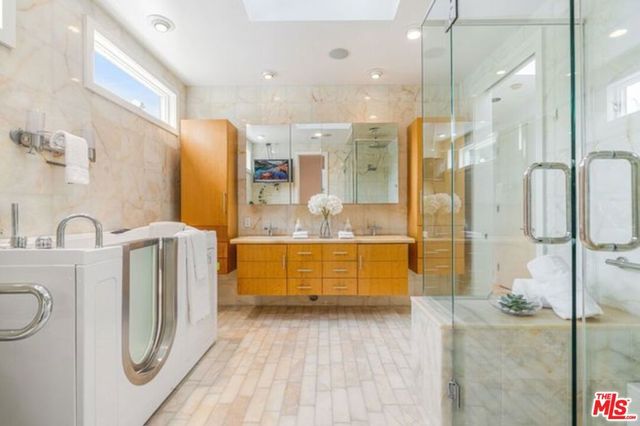 816 N Kenter Avenue, Los Angeles, CA 90049