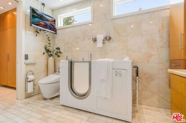816 N Kenter Avenue, Los Angeles, CA 90049